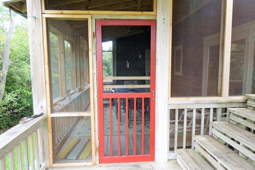 Lighthouse Cottage at Ocracoke 3 Bedrooms 2 Bathrooms Home