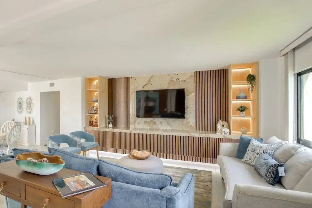 4 Mi to Lovers Key SP: Modern Condo w/ Ocean Views