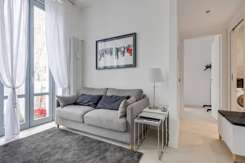 Easylife - L abbraccio dell affascinante P Romana