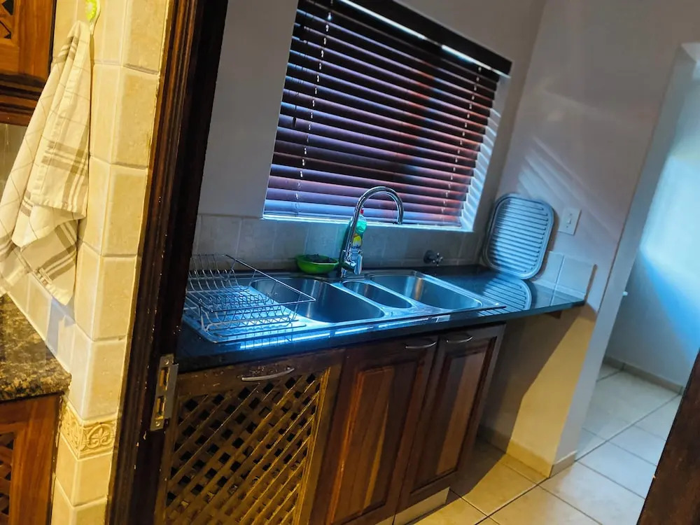 Or Tambo Airport Holiday Home