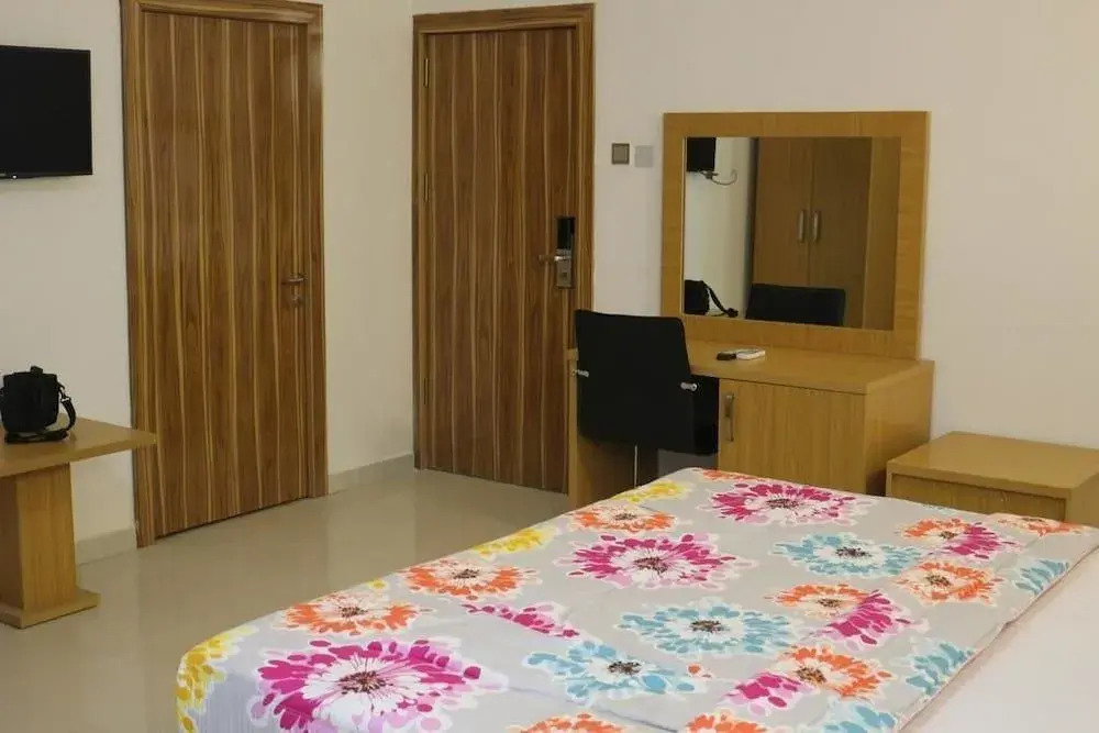Roses Regency Hotel & Suites