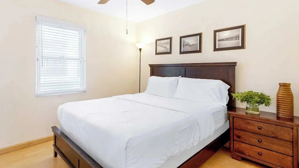 Sunny Venice Beach Home With Open Living & Walkability to Abbot Kinney Venice Drift by Avantstay