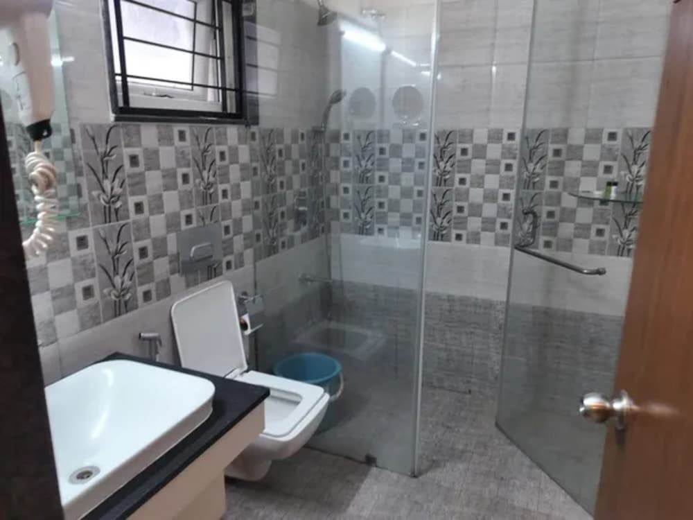 Fabhotel Elysees Services Suites