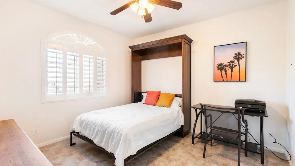 Hillside Desert House - Hot Tub, Fire Pit And Bbq! 3 Bedroom Home by RedAwning