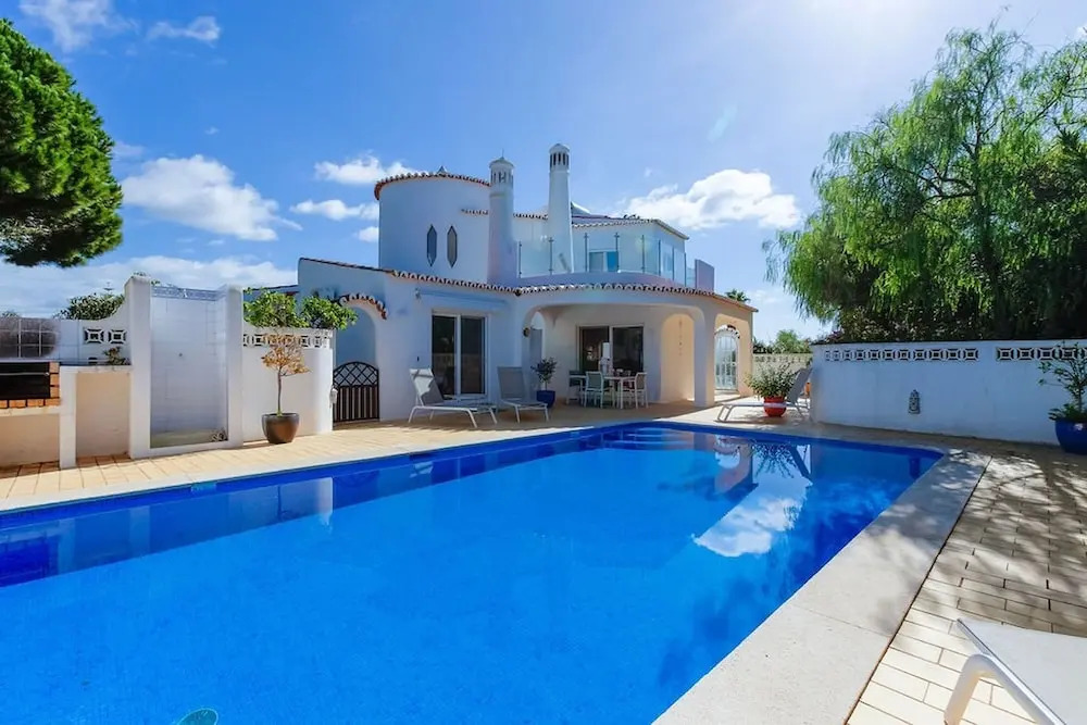66 ADM Clara - Beautifully Renovated Villa