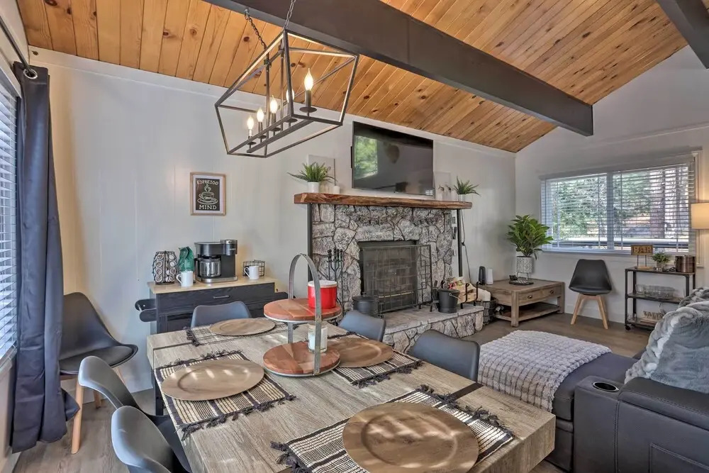Modern Cabin w/ Game Room & Deck, Near Skiing
