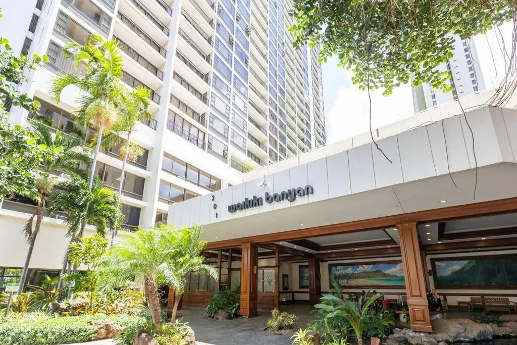 Fully Equipped 23rd Floor Condo at the Waikiki Banyan