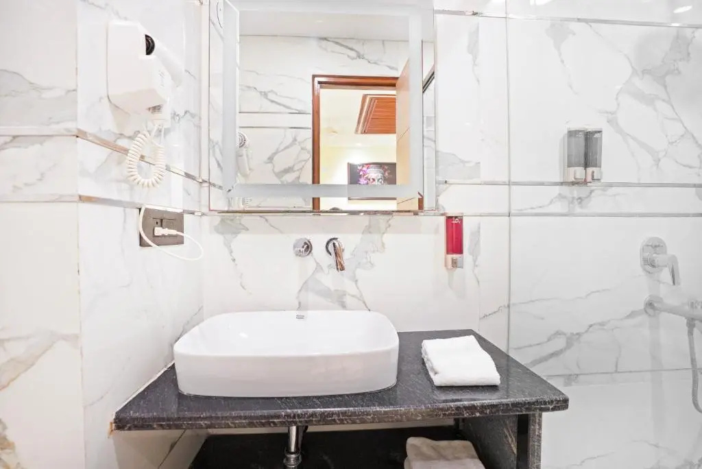 The Riverstone Inn - Near India Expo Centre and Mart