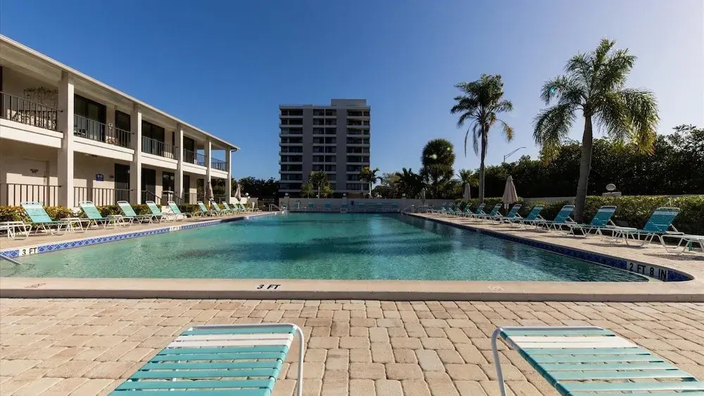 Anchorage Resort 8th Floor Condo In Siesta Key With Resort Amenities And Private Beach Access! 2 Bedroom Condo
