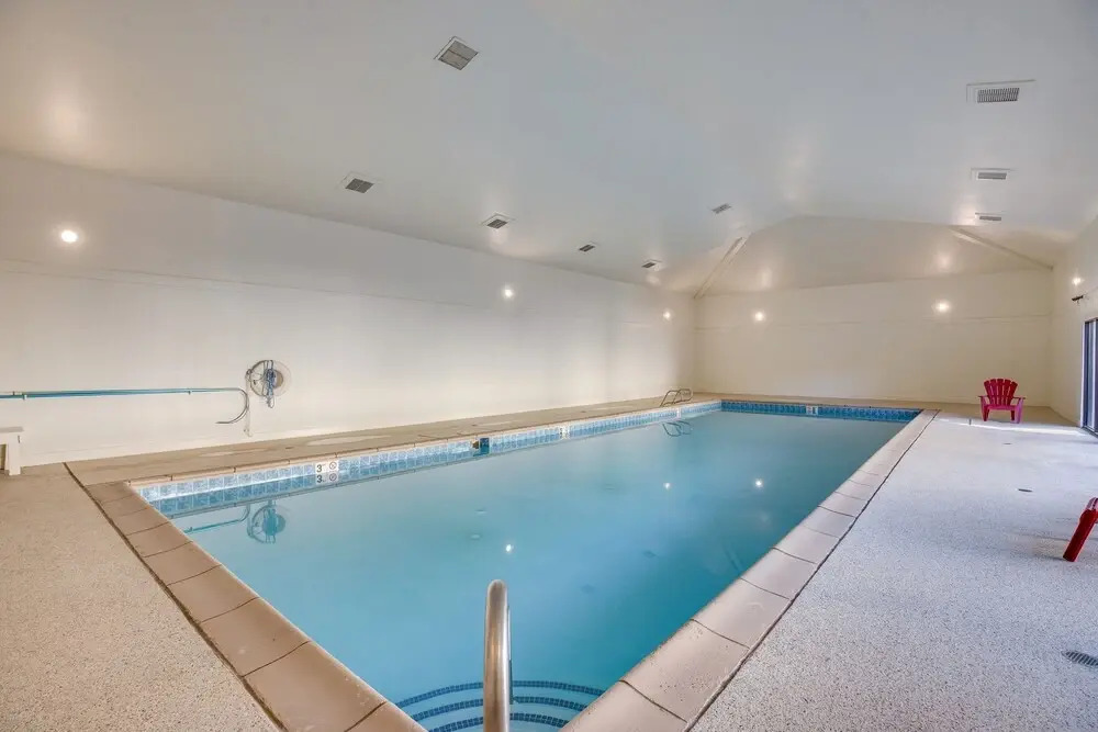 Grand Junction Condo: Balcony, Community Pool!