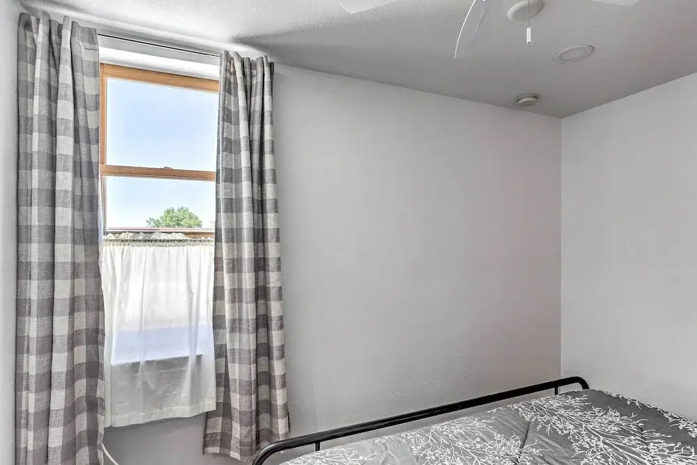 Walk to Dining, Breweries & Shops! Dtwn Custer Apt