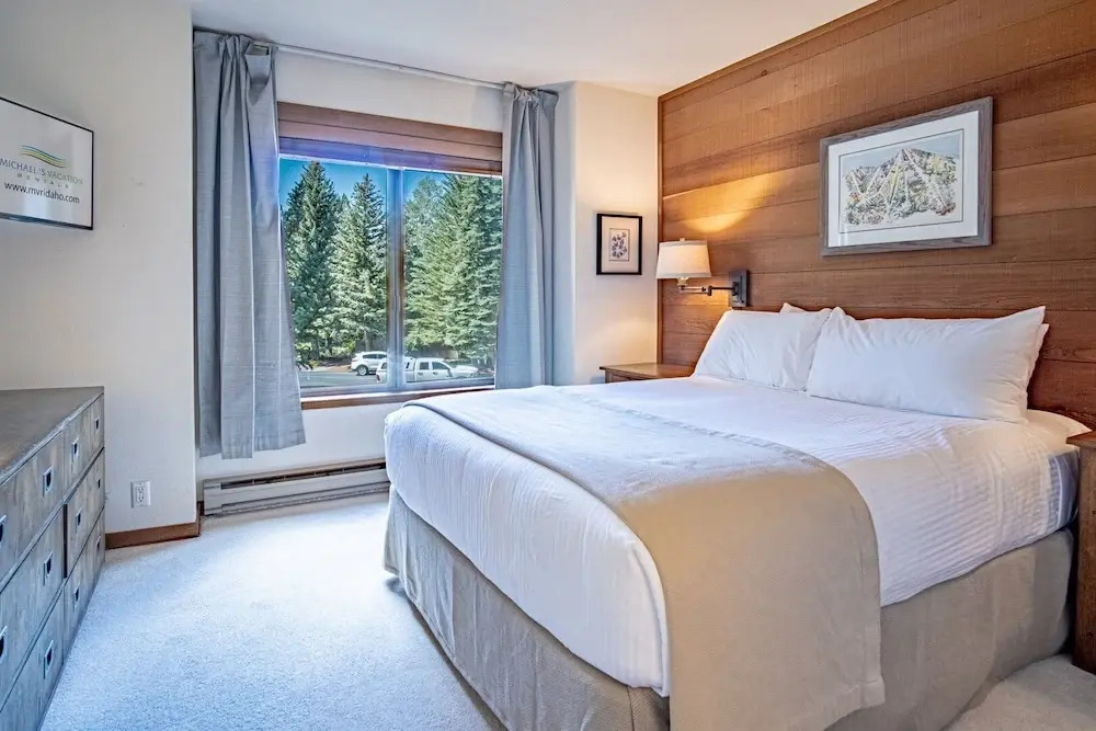 Snow Creek 1541 - Ski-in/ski-out + Pool & Hot Tub