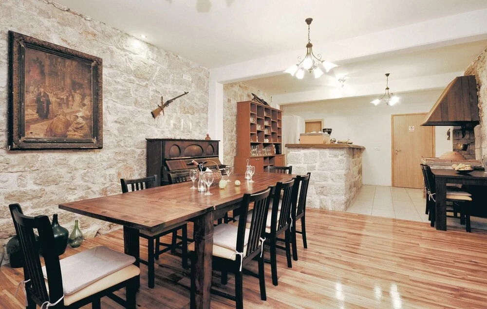 Amazing Home in Pakostane With Wifi and 5 Bedrooms