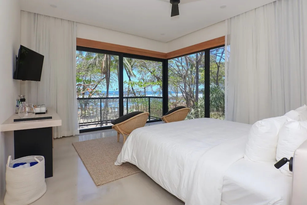 Luxury Beachfront Villa with private pool at Nantipa