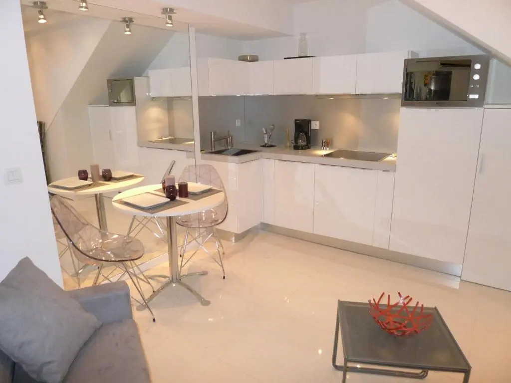 NICE VILLAGE1 AP2087 by RIVIERA HOLIDAY HOMES