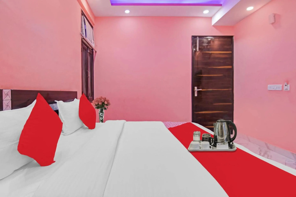 OYO Flagship 70281 Hotel Rishabh Inn