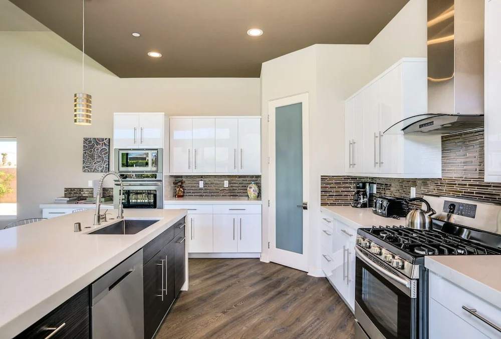 N Sunrise Home 4 Bedrooms 3 Bathrooms Home
