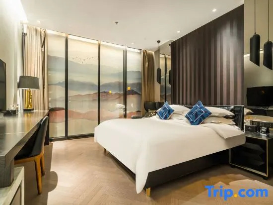 Joyous Hotel