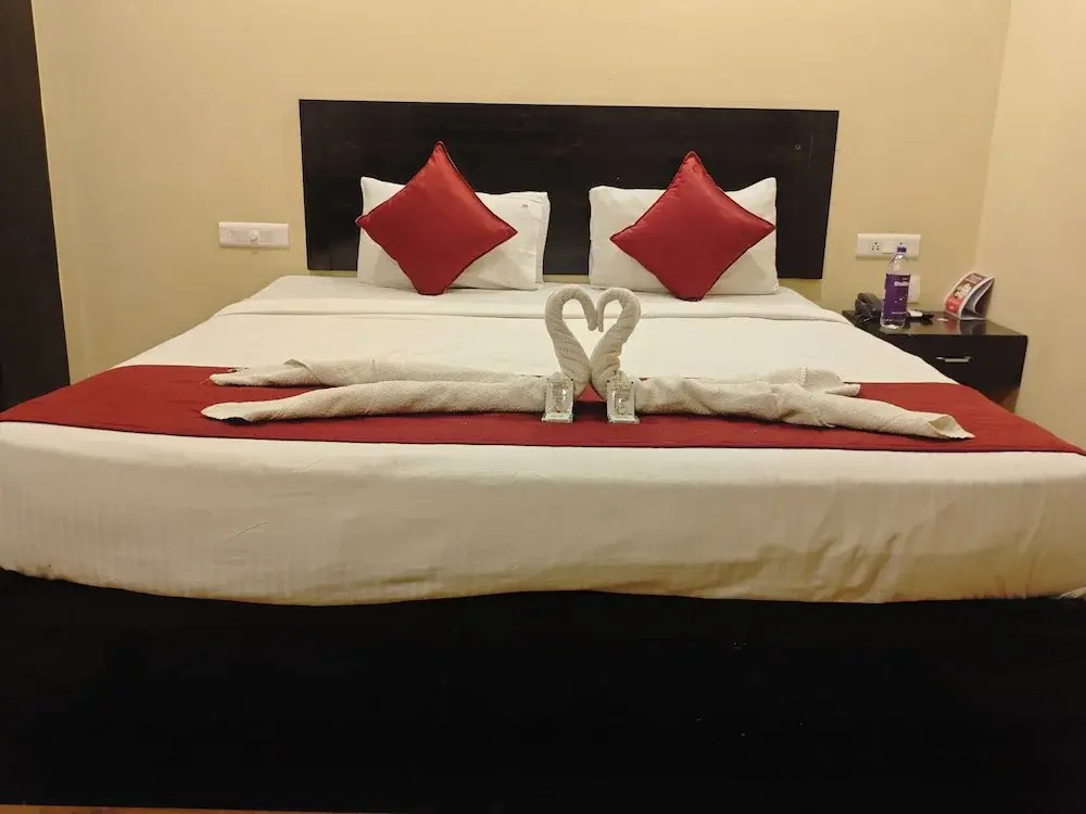 Raajas Grand by OYO Rooms