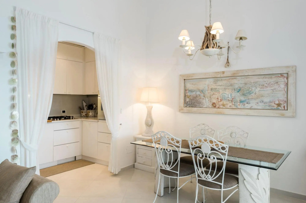 The apartment is located in the first row and directly overlooks the sea, being on the first floor a-S'Abba 81