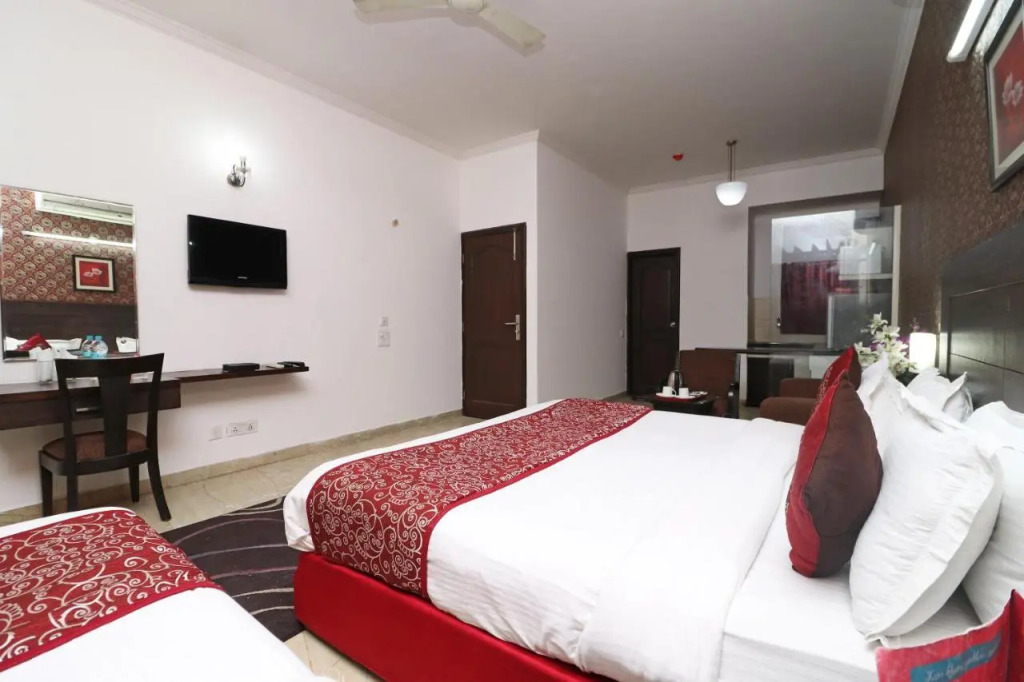 HOTEL JASHN INN Near Apollo Hospital