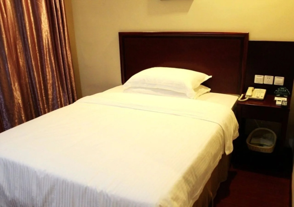GreenTree Inn Shanghai Pudong Airport Yanchao Highway Hotel