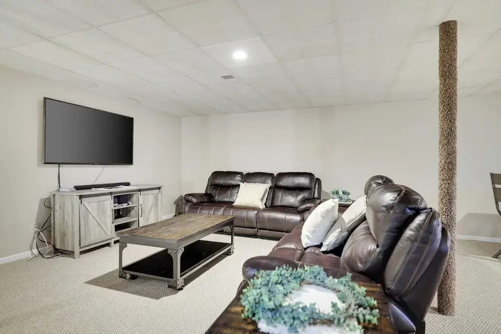 The Nest at Pinecrest by Avantstay Spacious Deck, Game Room, Fire Pit