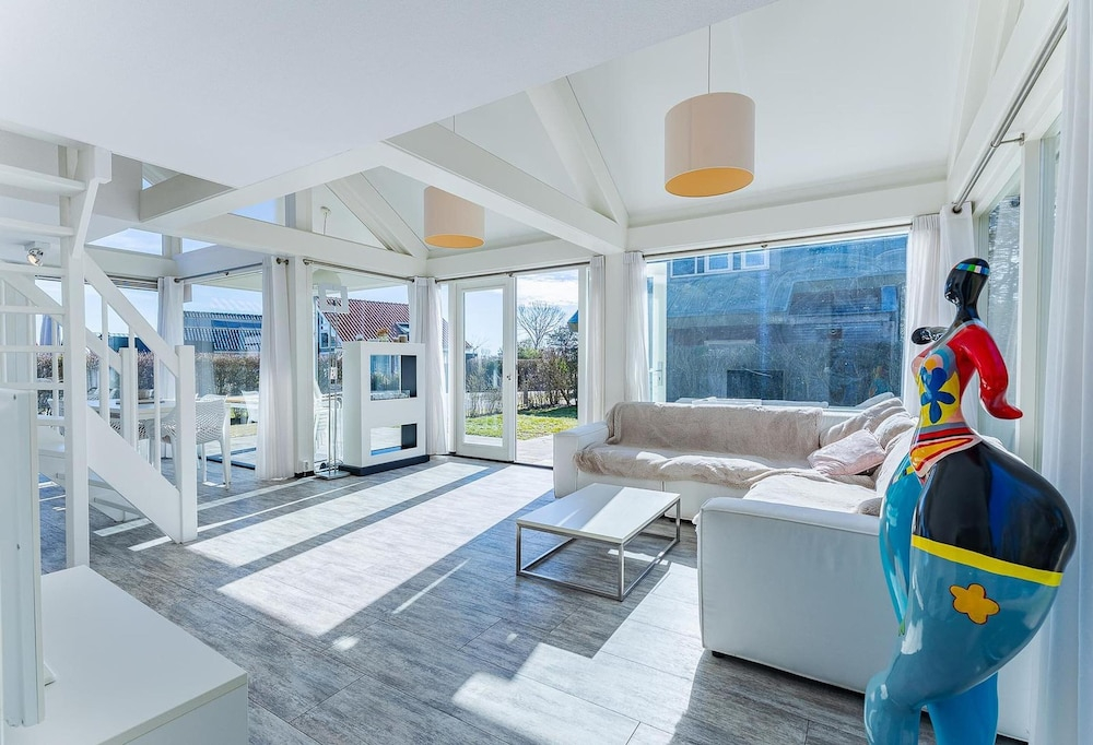 Beachfront Coastal Villa in Renesse for 6