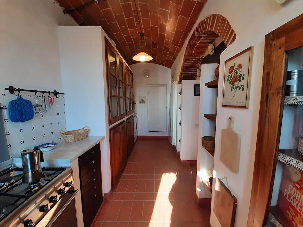 Tuscan Hilltop Getaway