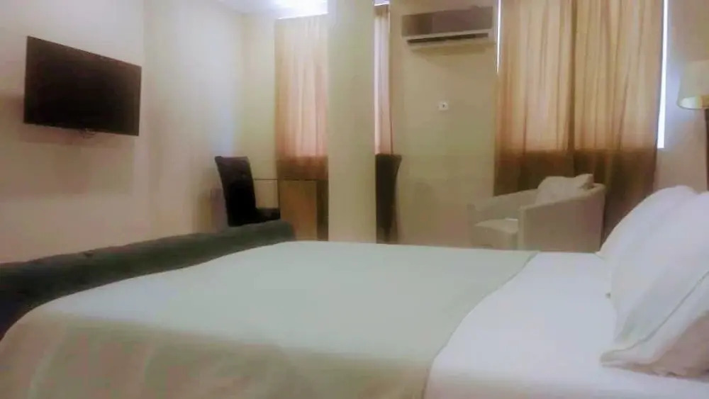 Sonnys Inn And Car Rentals