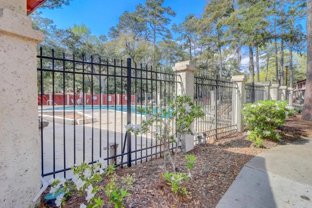 #61 Beautiful Condo Ideal Location 2BDR/2 Parkings