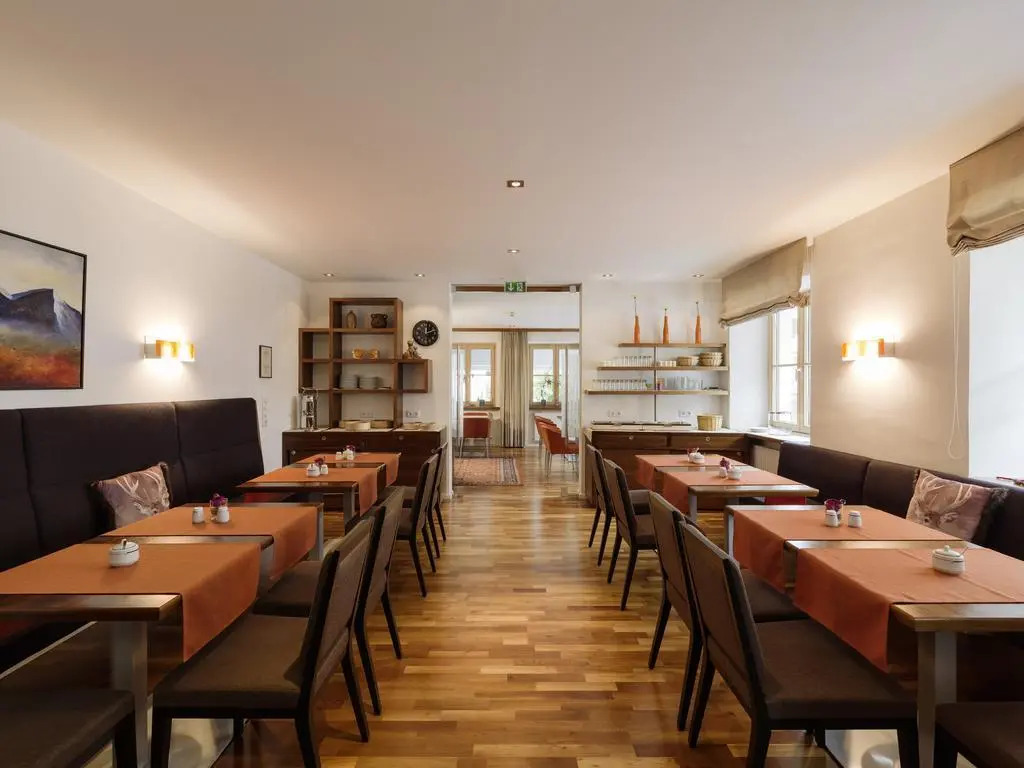 Quality Hosts Arlberg - Hotel Goldenes Kreuz B&B - Sommerkarte Premium inklusive