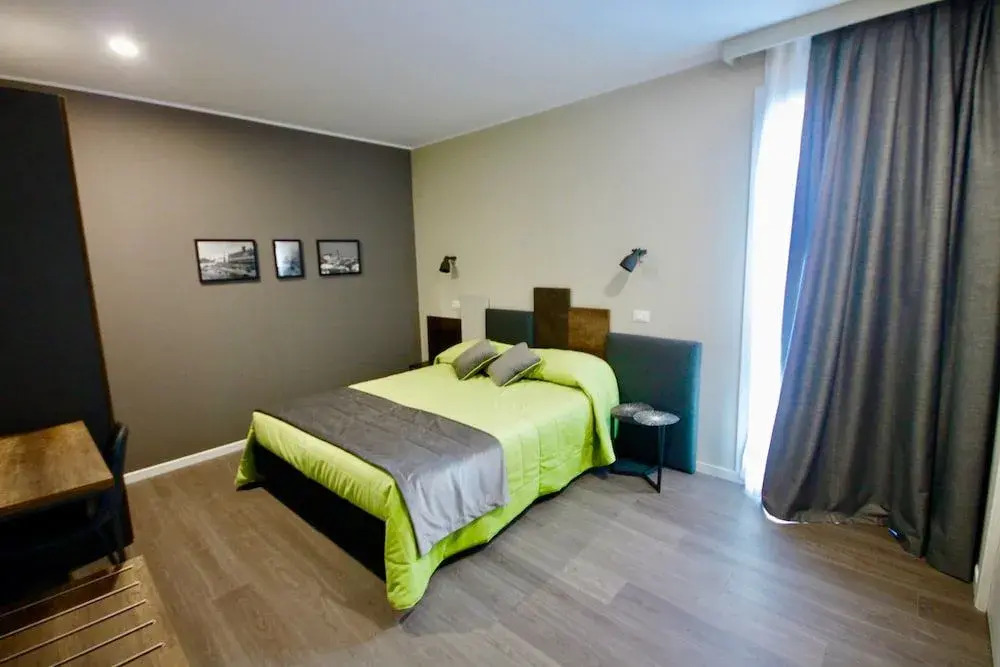 Pove 2.4 Hotel