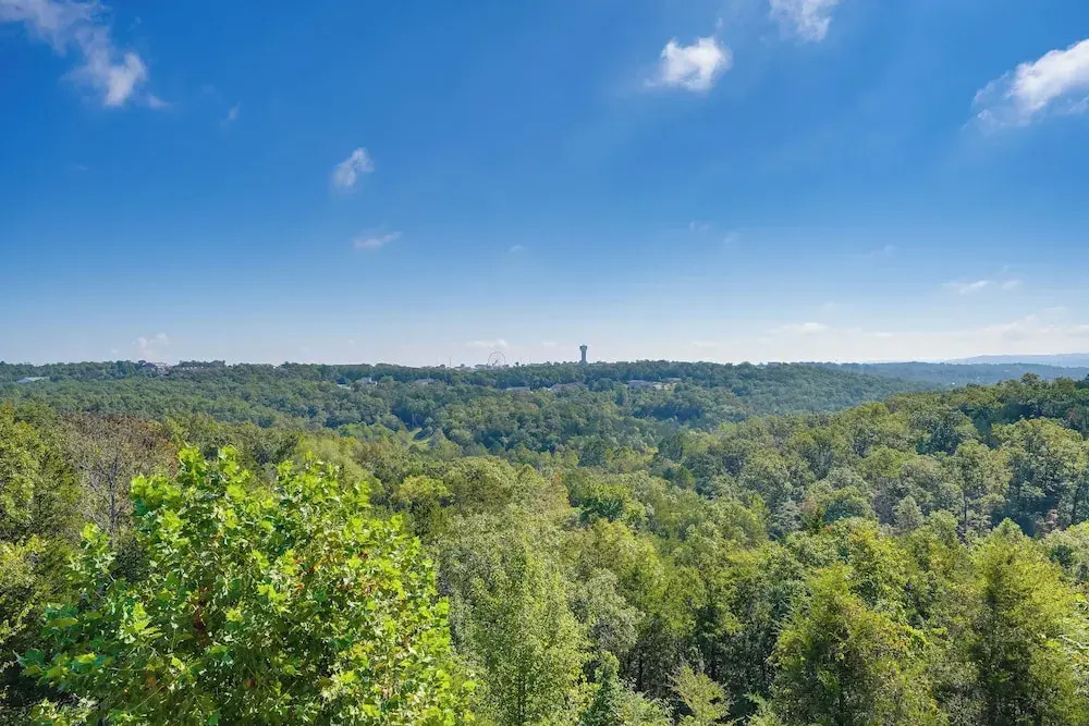 Branson Condo w/ Balcony, Strip & Mountain Views!