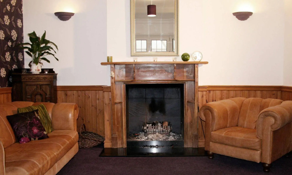 Trivelles Waterhall Country Gatwick Hotel & airport parking