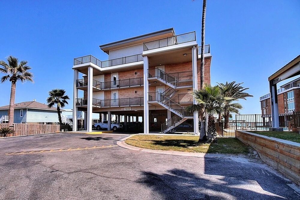 Channelview 208 2 Bedroom Condo by Redawning