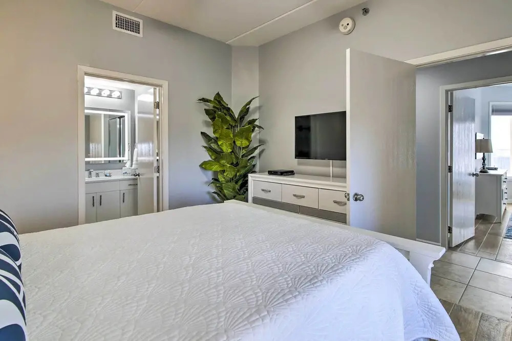 Sunny SPI Las Villas Condo w/ Resort Amenities