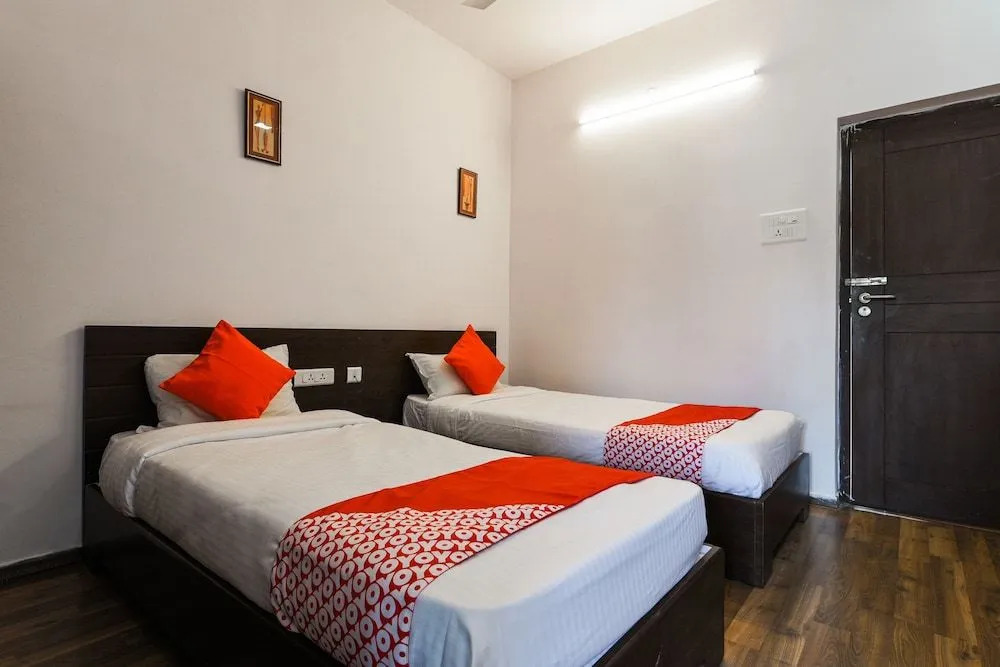 Oyo 16633 Green City Club House
