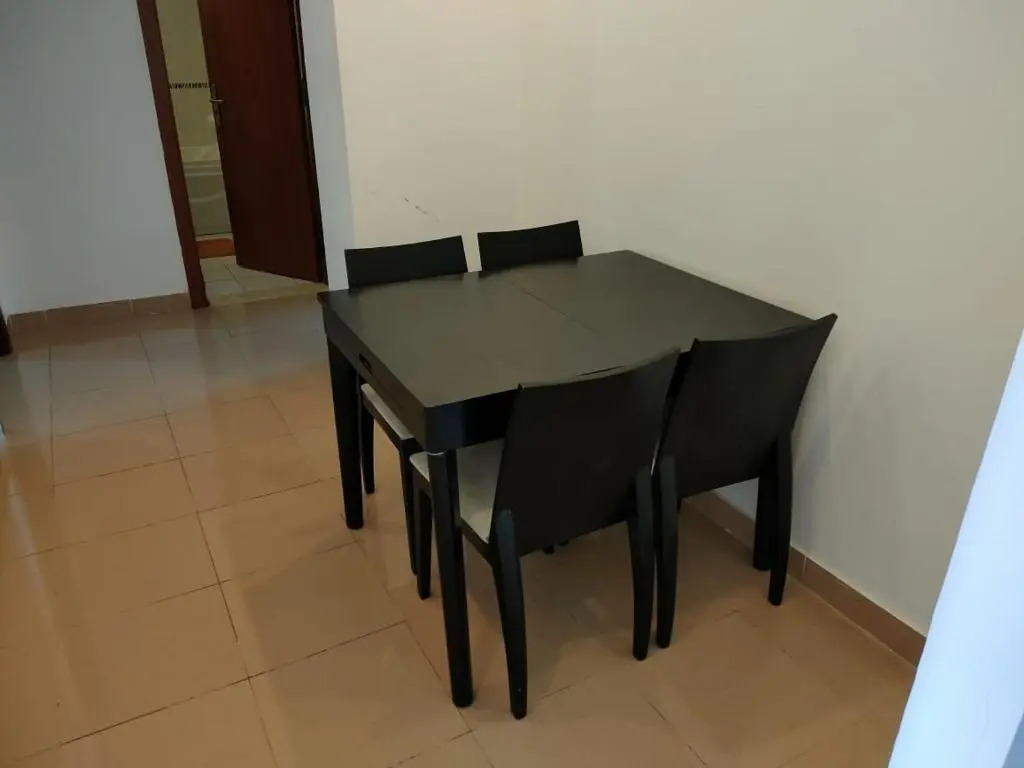 Lovely 2 bedroom condo with beach access & pool!