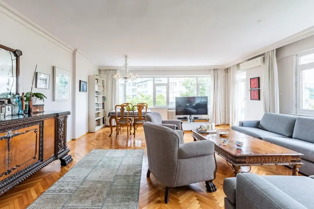 Eclectic and Cenral Flat With City View in Sisli