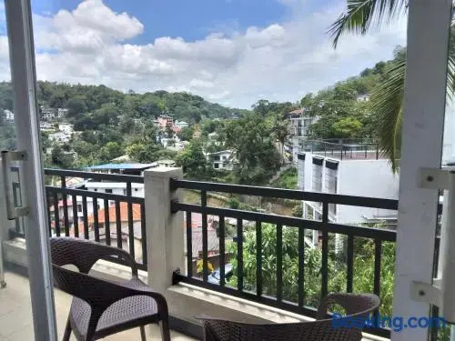 Ivy Banks Lake Round Hotel