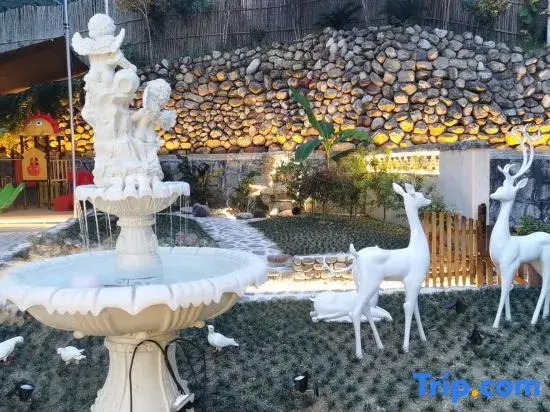 Yan's Courtyard