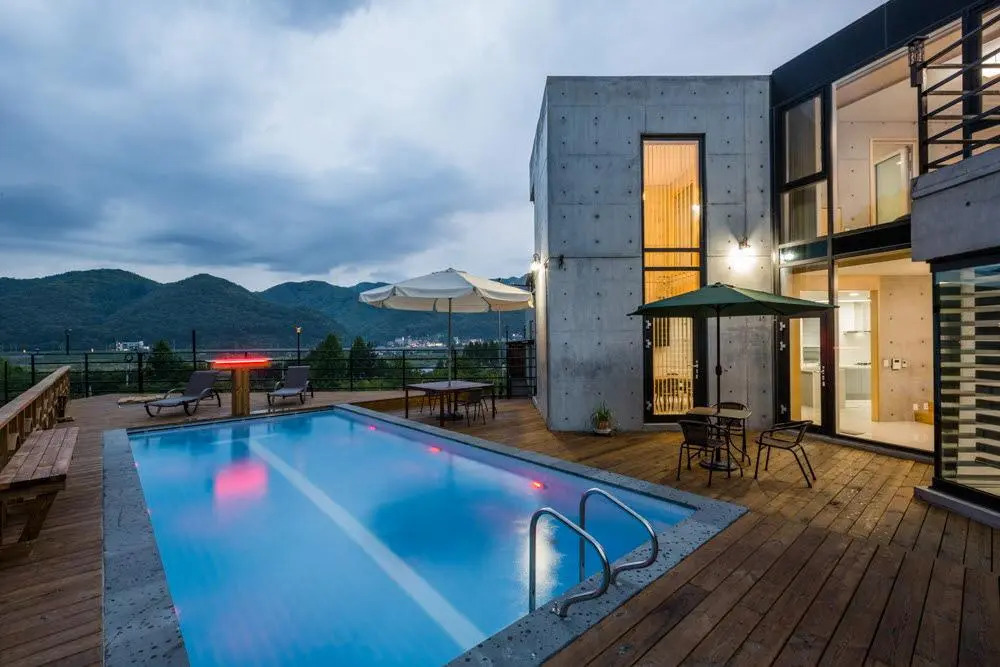 Asamo poolvilla