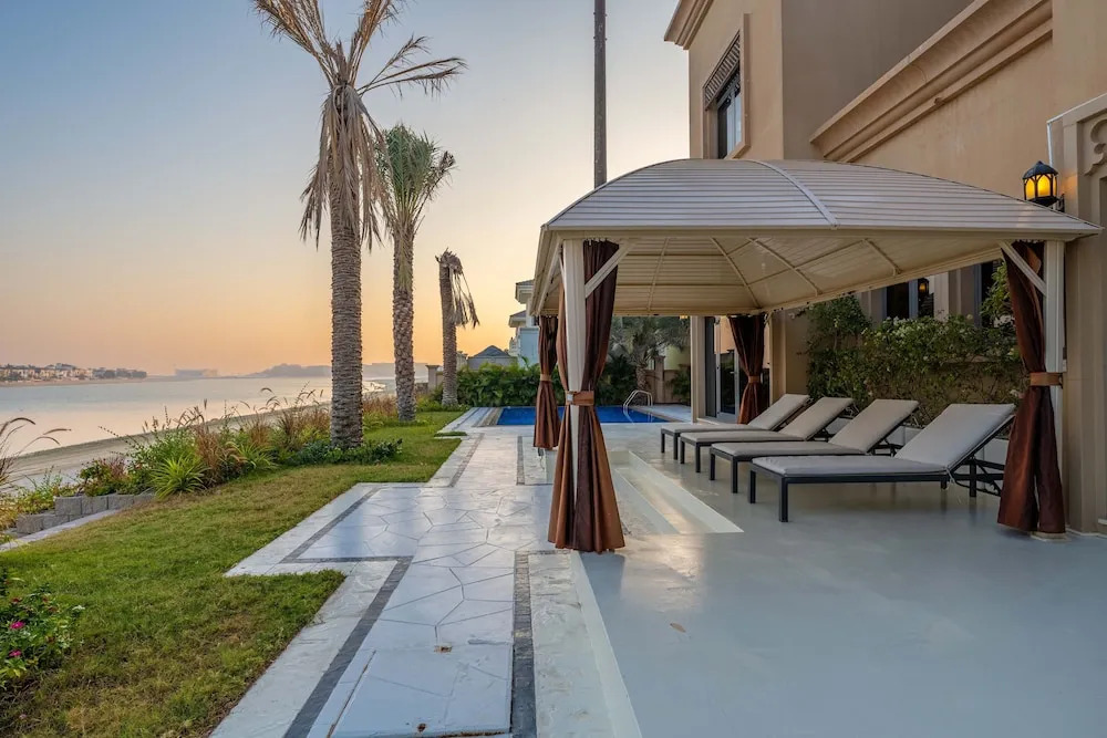 Maison Privee - Exclusive Villa with Private Pool, Garden & Beach