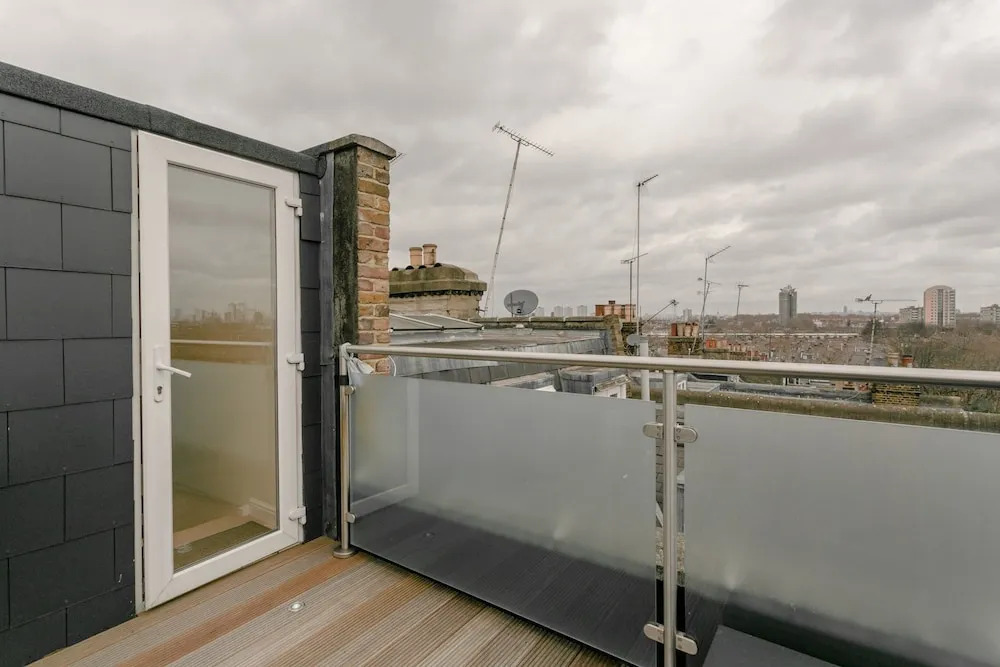Spacious 2 Bedroom in Battersea