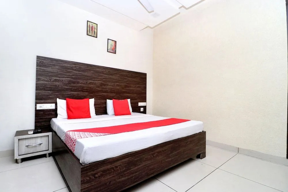 Oyo 37860 Hotel Batra