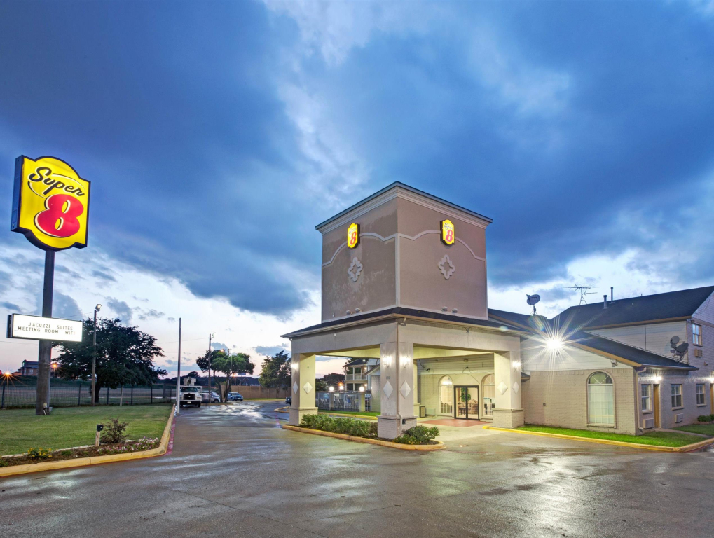 Super 8 Dallas East Near Fair Park Downtown