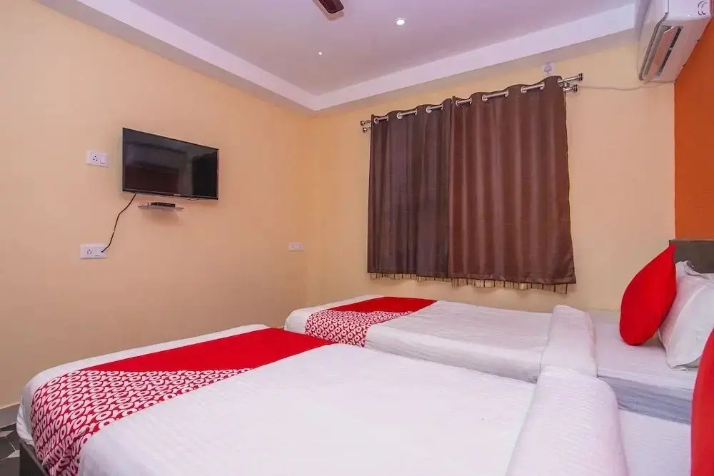 Chairmen's Hotel By OYO Rooms