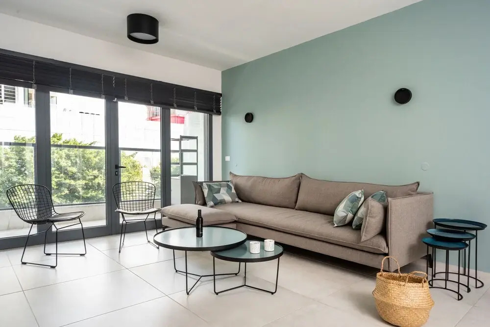 Stylish with Balcony Viewing Rothschild