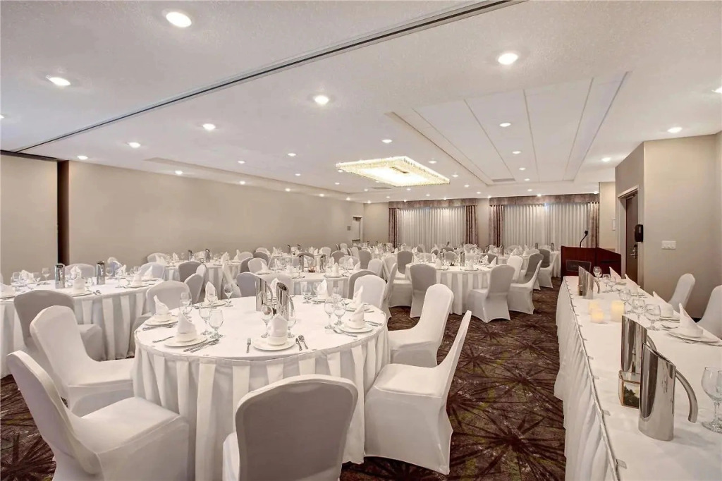 Ramada by Wyndham St Paul AB